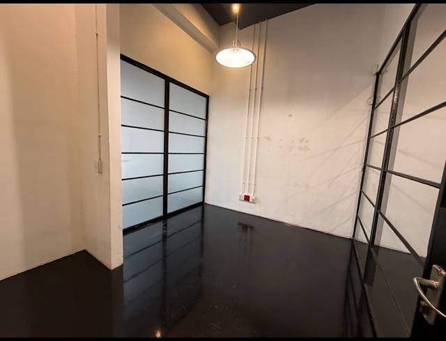 228M² OFFICE TO LET IN MILPARK